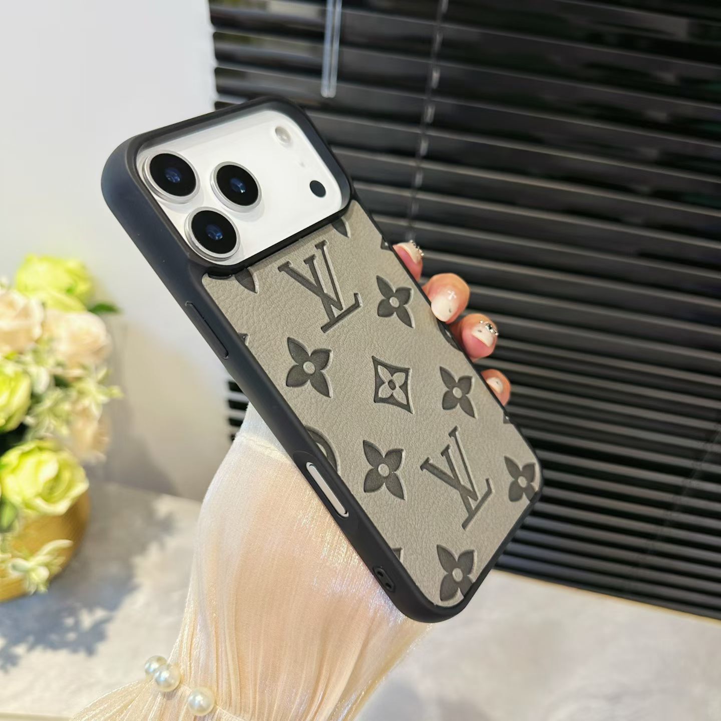 Louis V Luxury Phone Case For iPhone 17/ 16 / 15 / 14